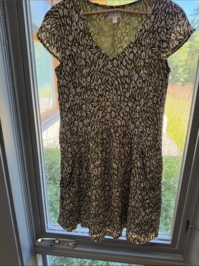 Garnet Hill Olive and White Printed V-Neck Short Sleeve Dress